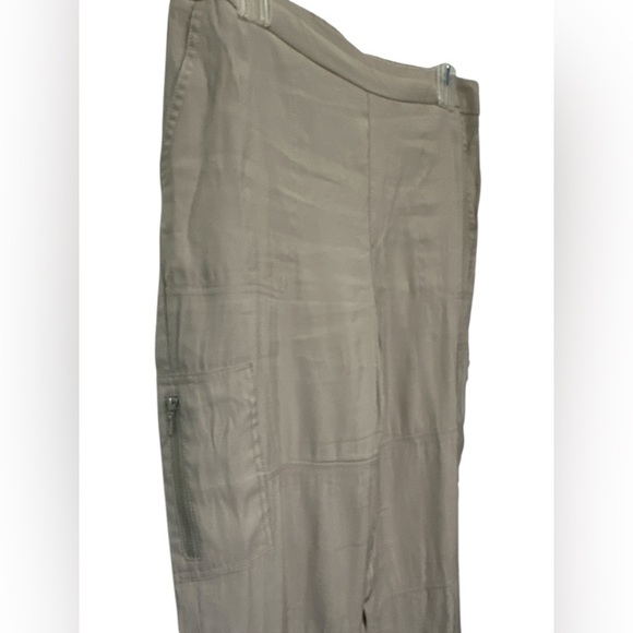 Chico’s khaki cargo flat front pull on pants - Picture 3 of 5